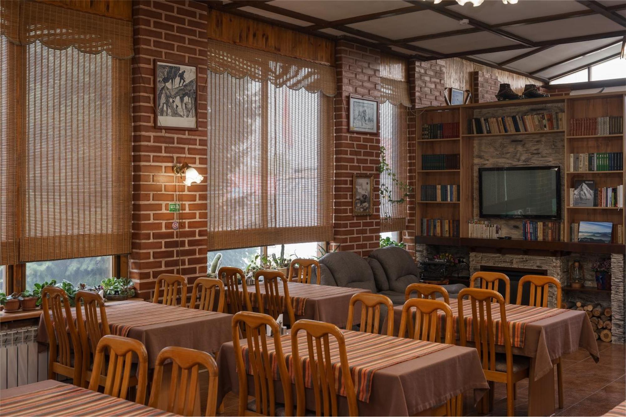 Alpinist Hotel Bishkek Exterior photo