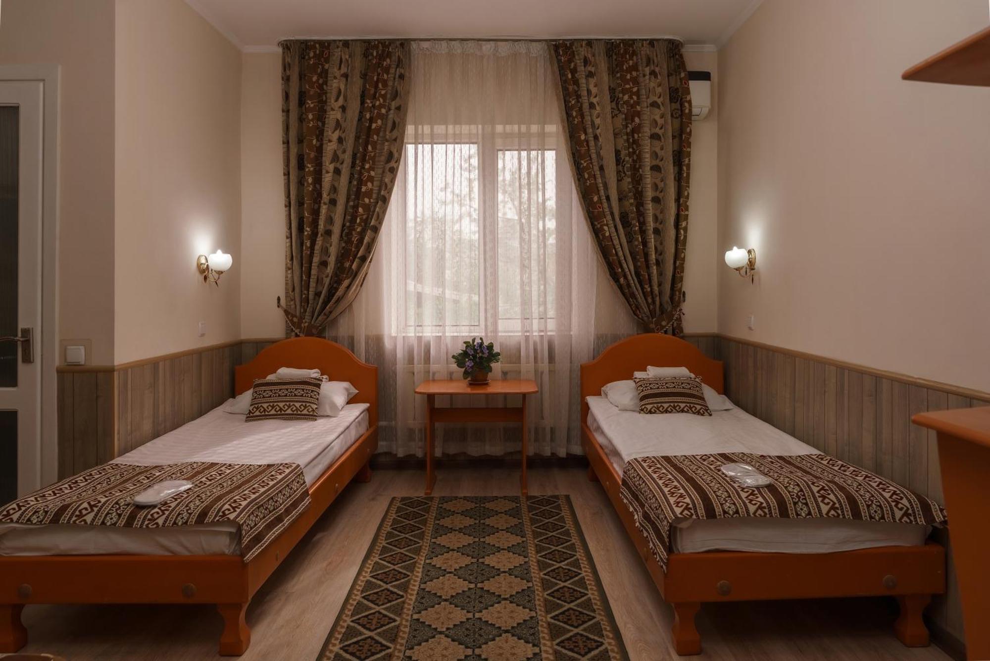 Alpinist Hotel Bishkek Exterior photo