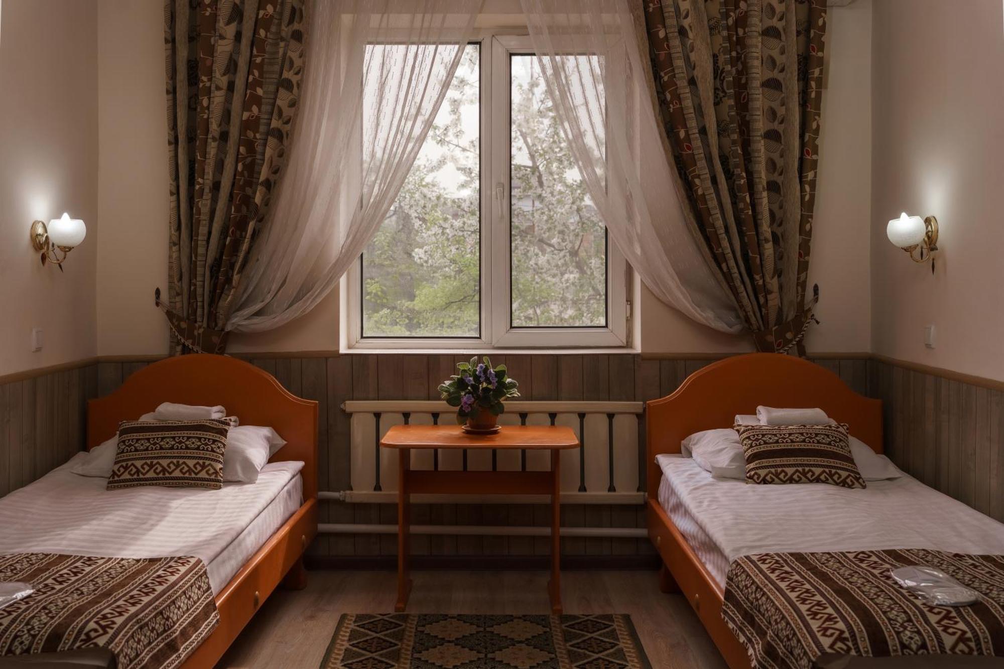 Alpinist Hotel Bishkek Exterior photo