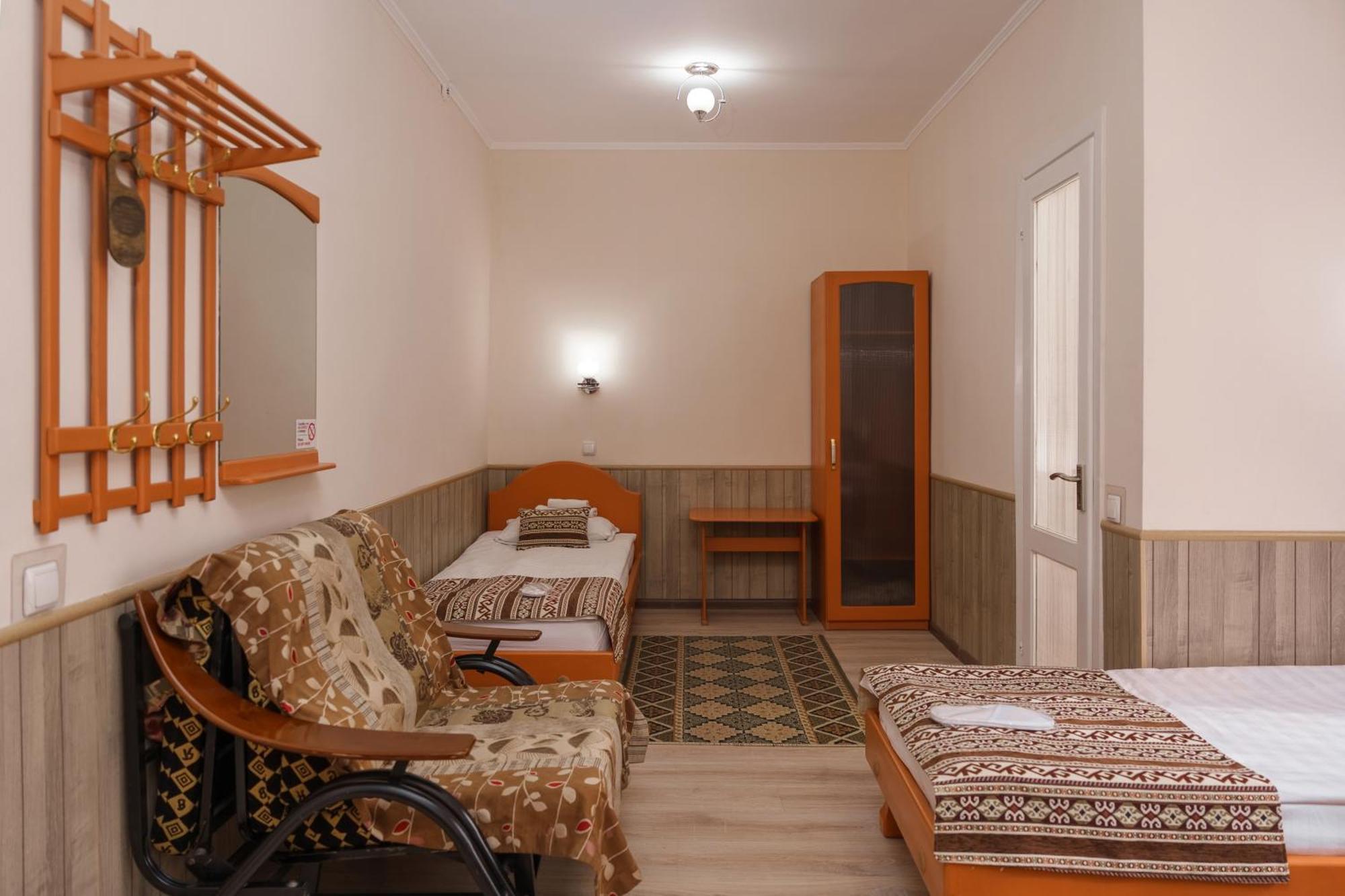 Alpinist Hotel Bishkek Exterior photo