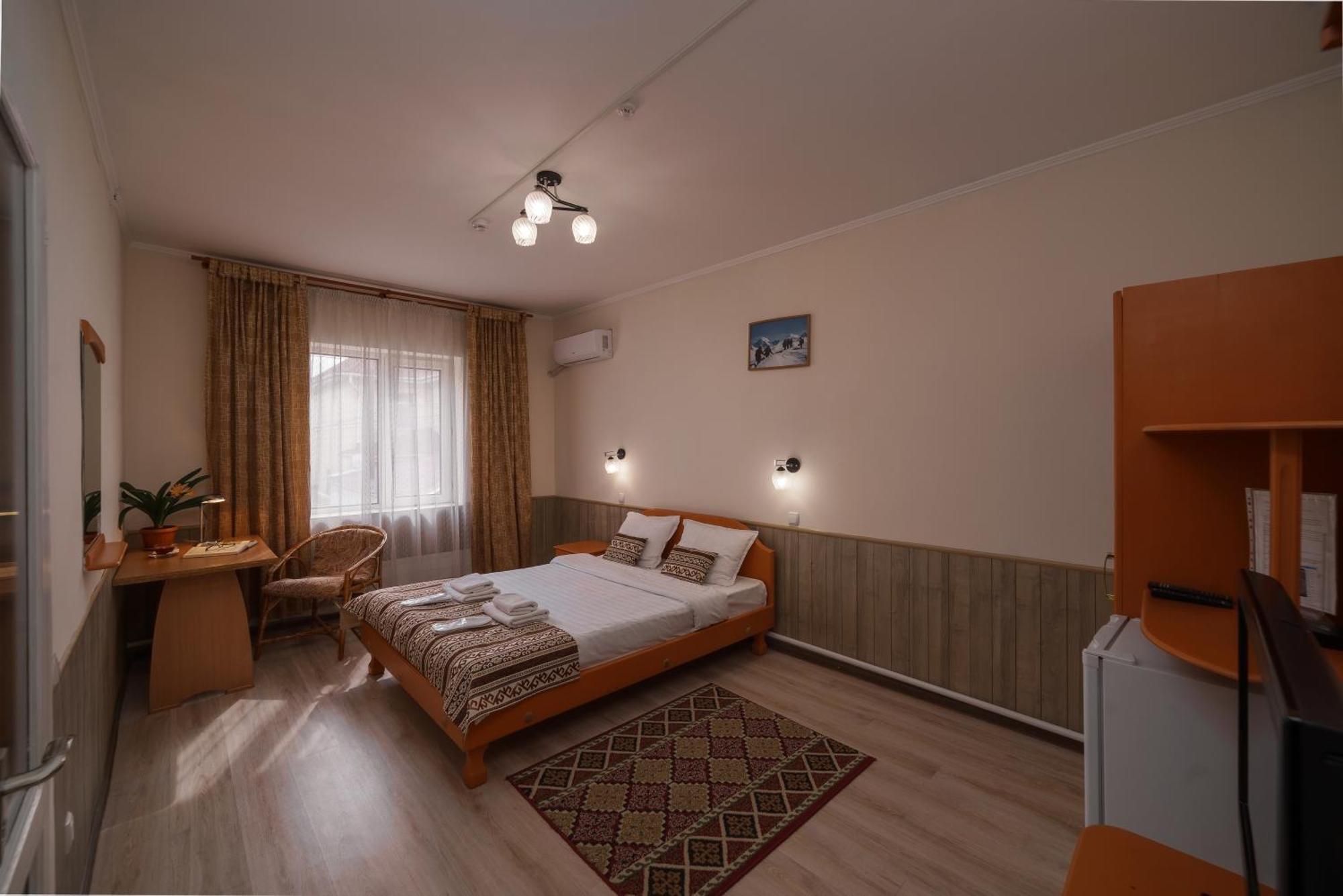 Alpinist Hotel Bishkek Exterior photo